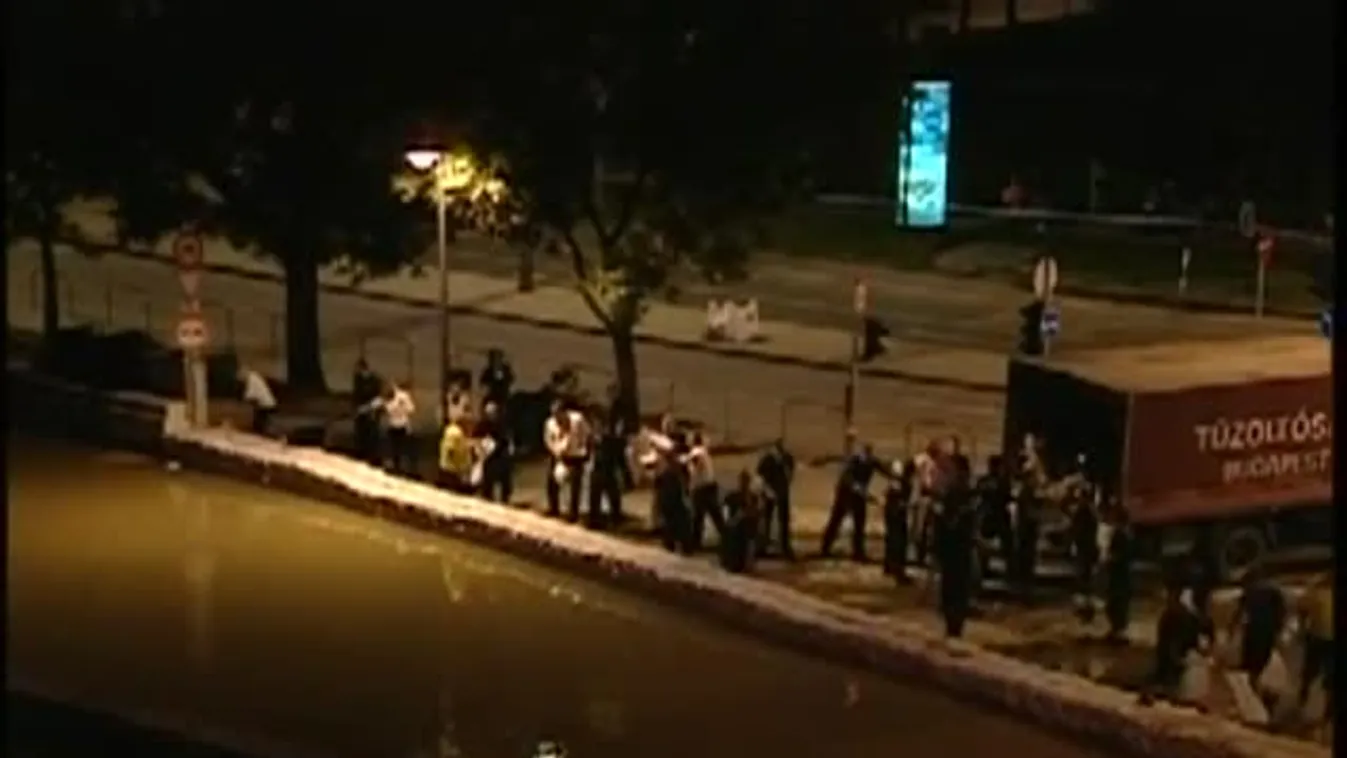 Árvíz a Margit hídnál - 22 óra