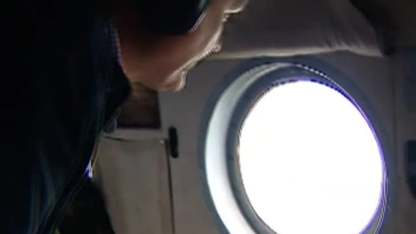 A honvédelmi miniszter árvízi légi szemléje