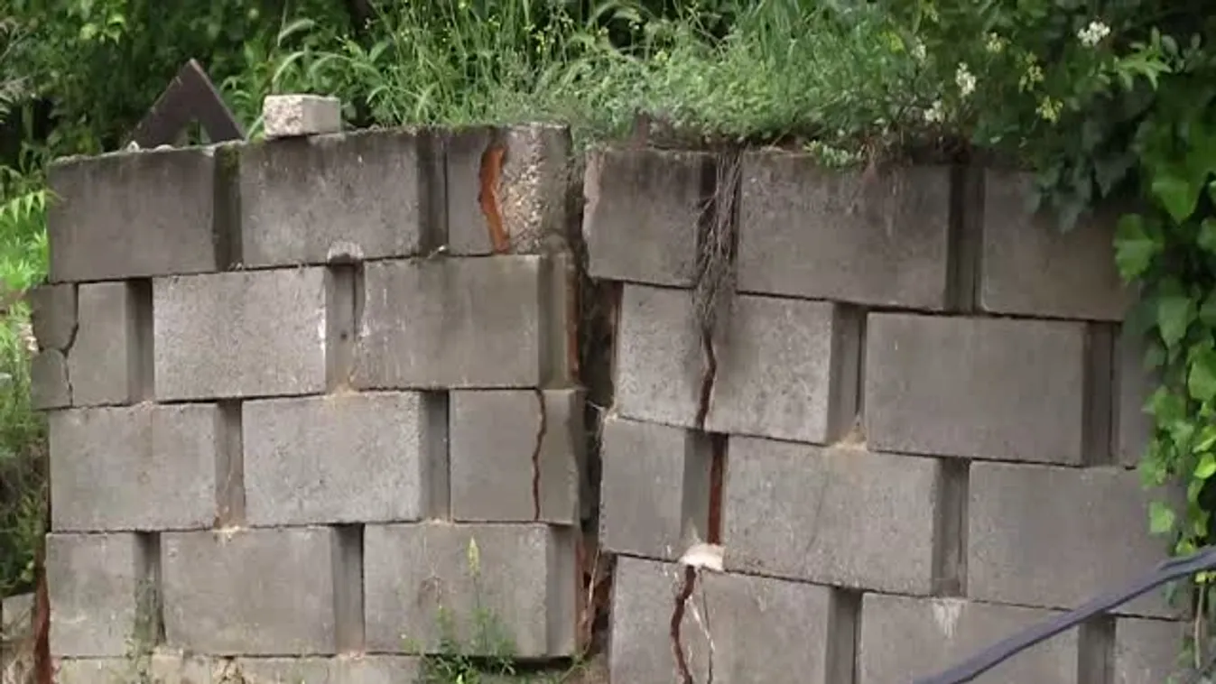 A kulcsi löszfalnál az árvíz után is marad az életveszély