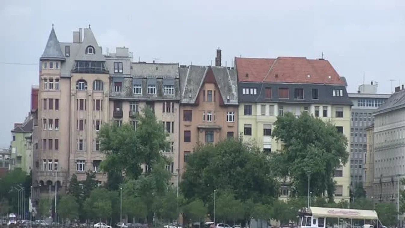 Lezárták a rakpartot, az autókat elszállítják