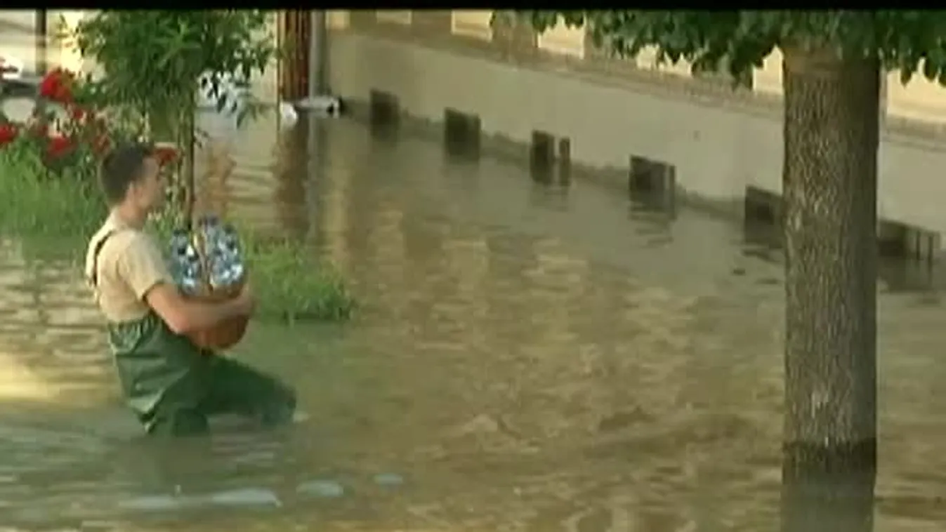 Árvízi védekezés Nagymaroson