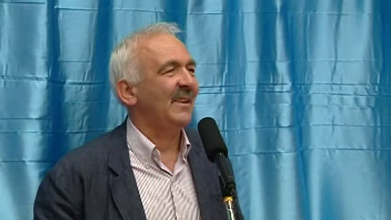 Domborművek a Lukács fürdő híres vendégeiről