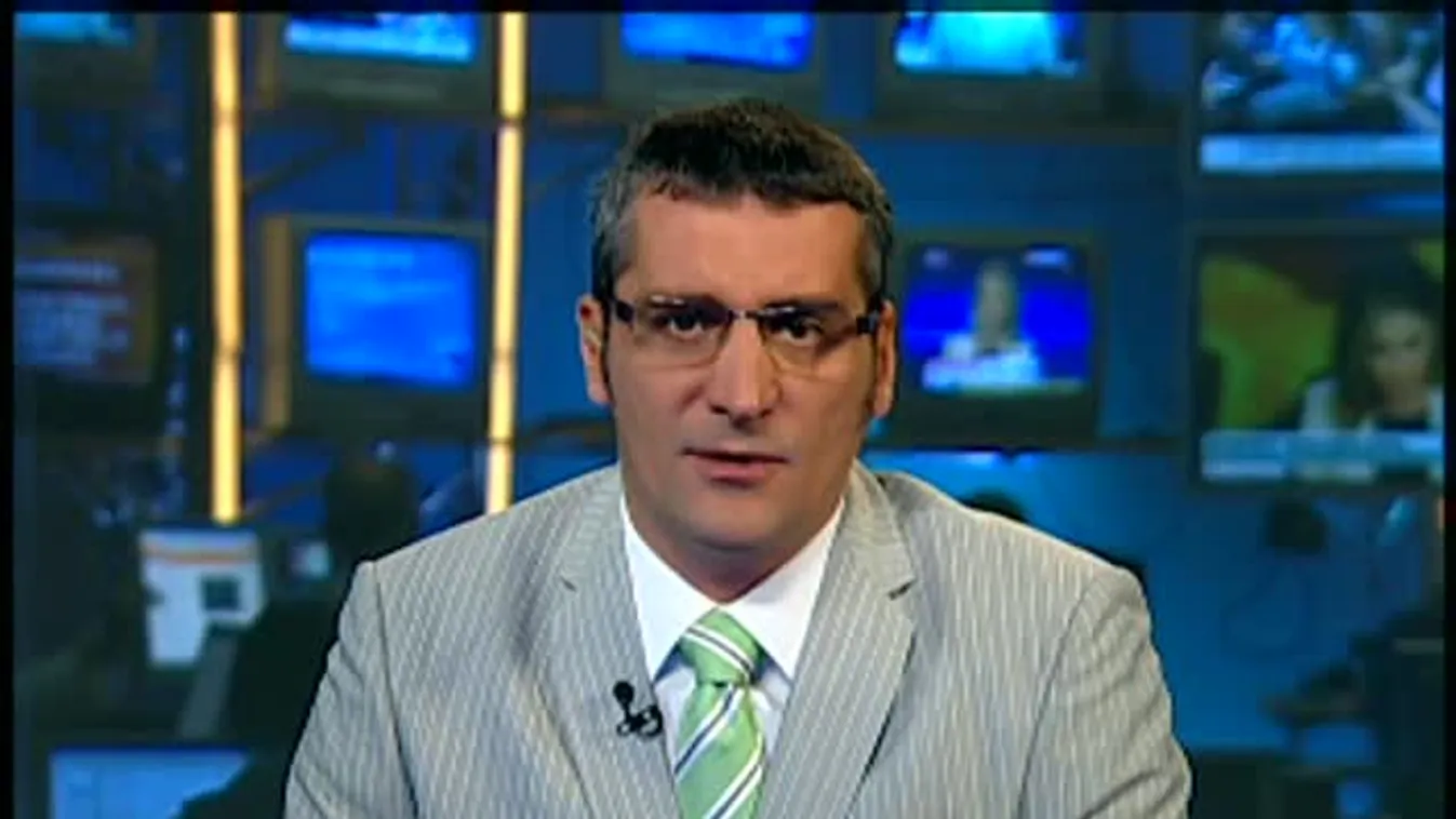 Sorra érkeznek a nemzeti színű szalaggal átkötött zsákok