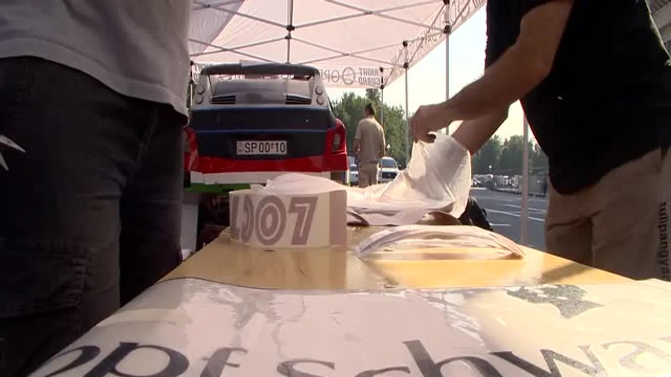 Indul a Selyemút-rali