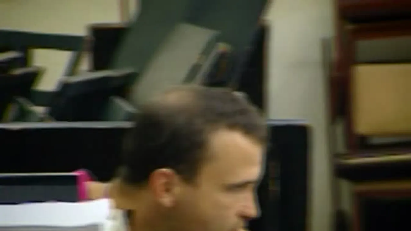 10 perc – „Színház a lombok alatt”