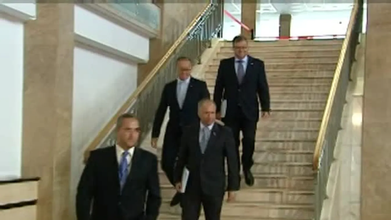 Hat géppel repül majd a Sólyom