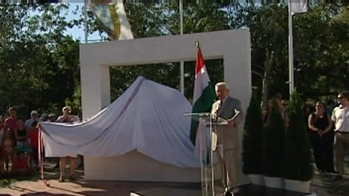 Kolonics-szobrot avattak a a Velencei-tónál