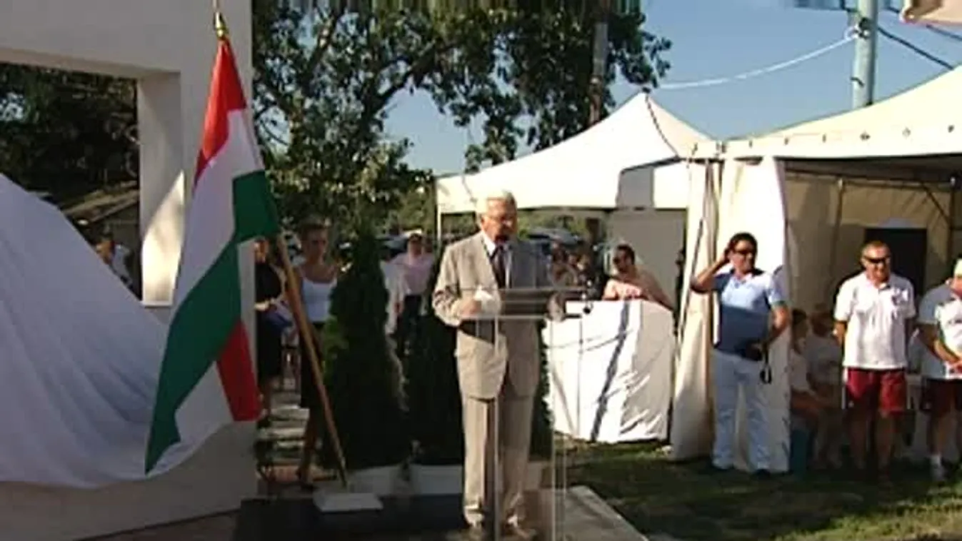 Kolonics-szobrot avattak