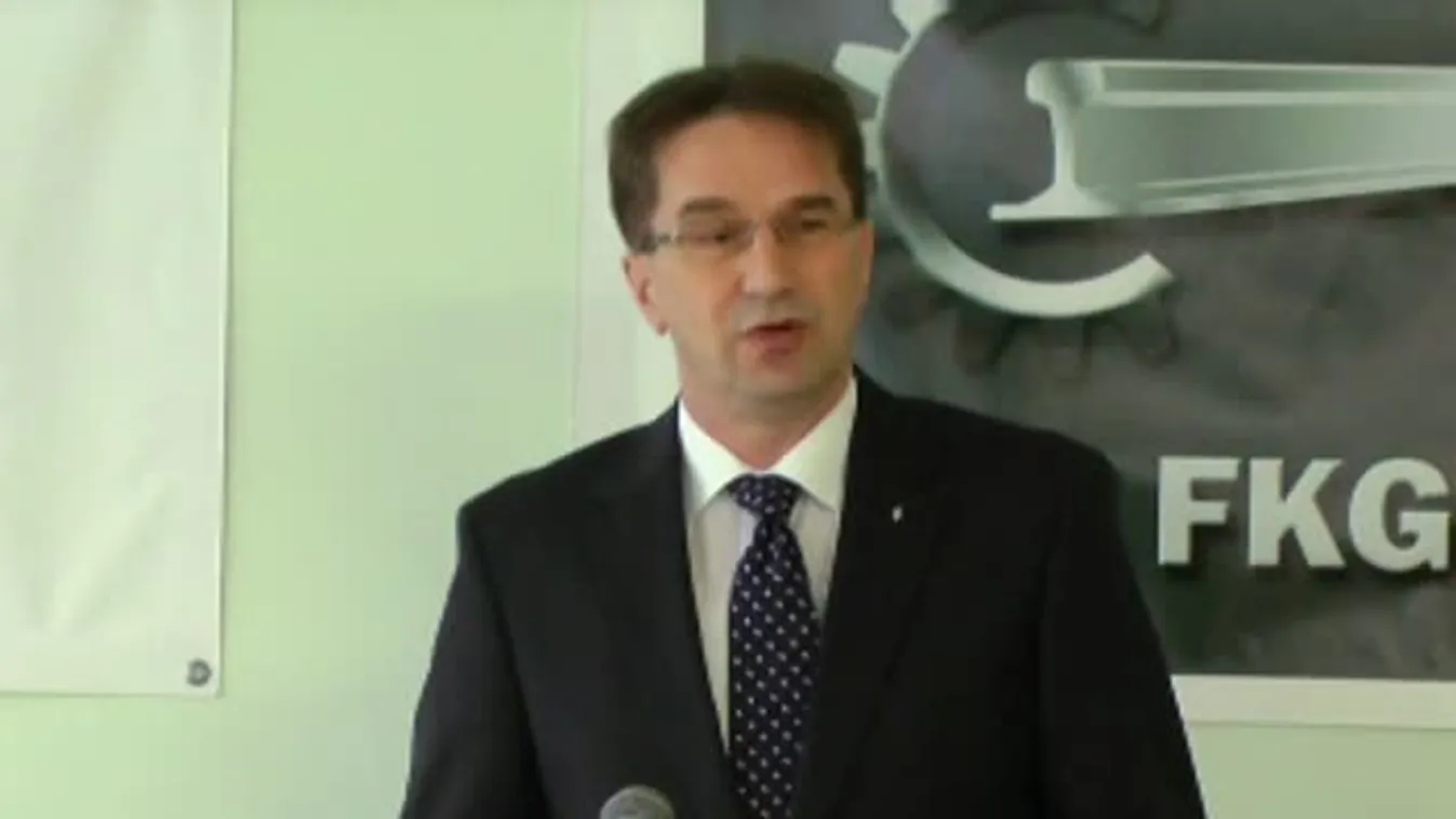 Hazai fejlesztésű és gyártású vasúti járművet avattak