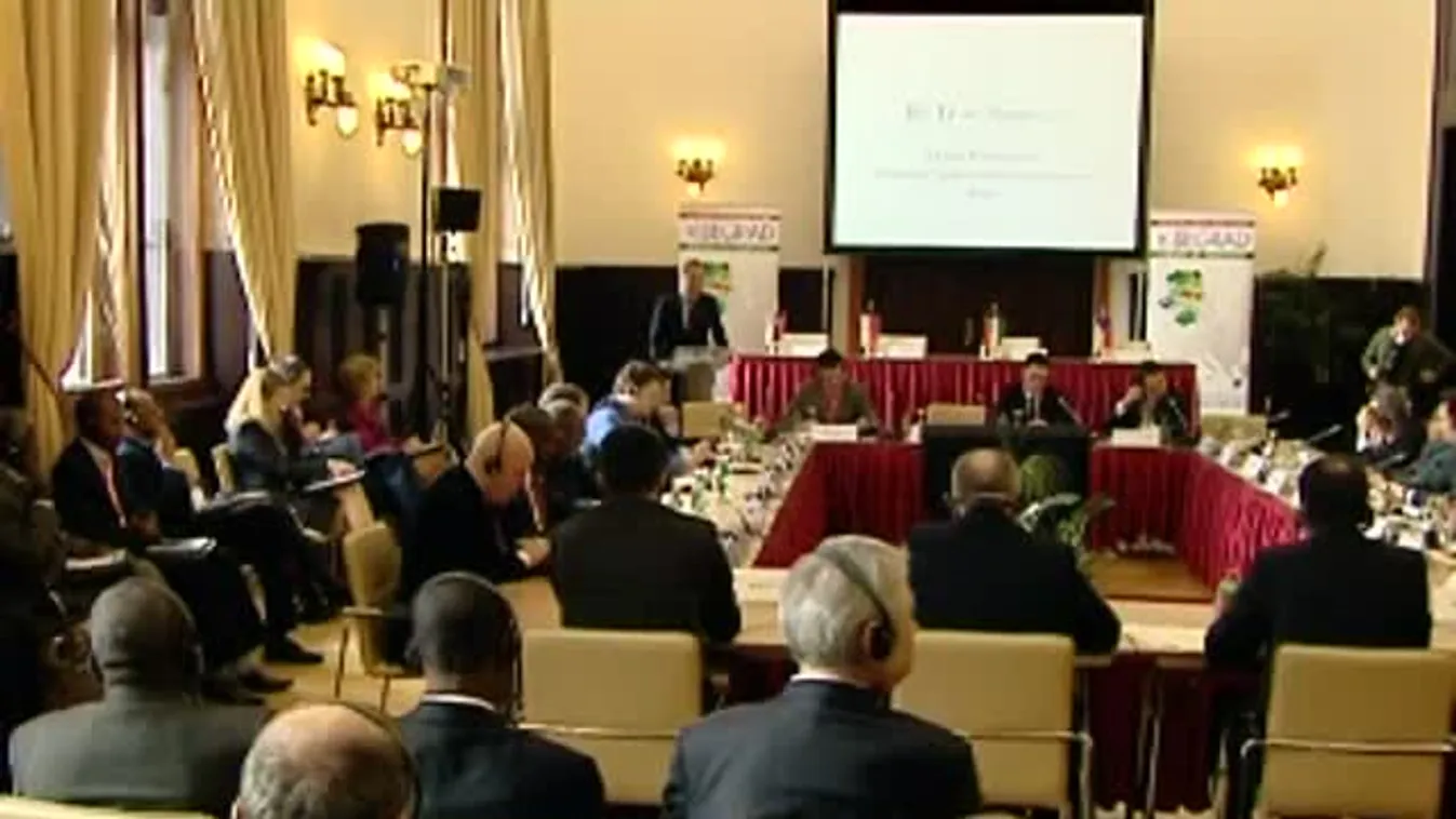 Navracsics: Példaértékű lehet a közigazgatás megújítása