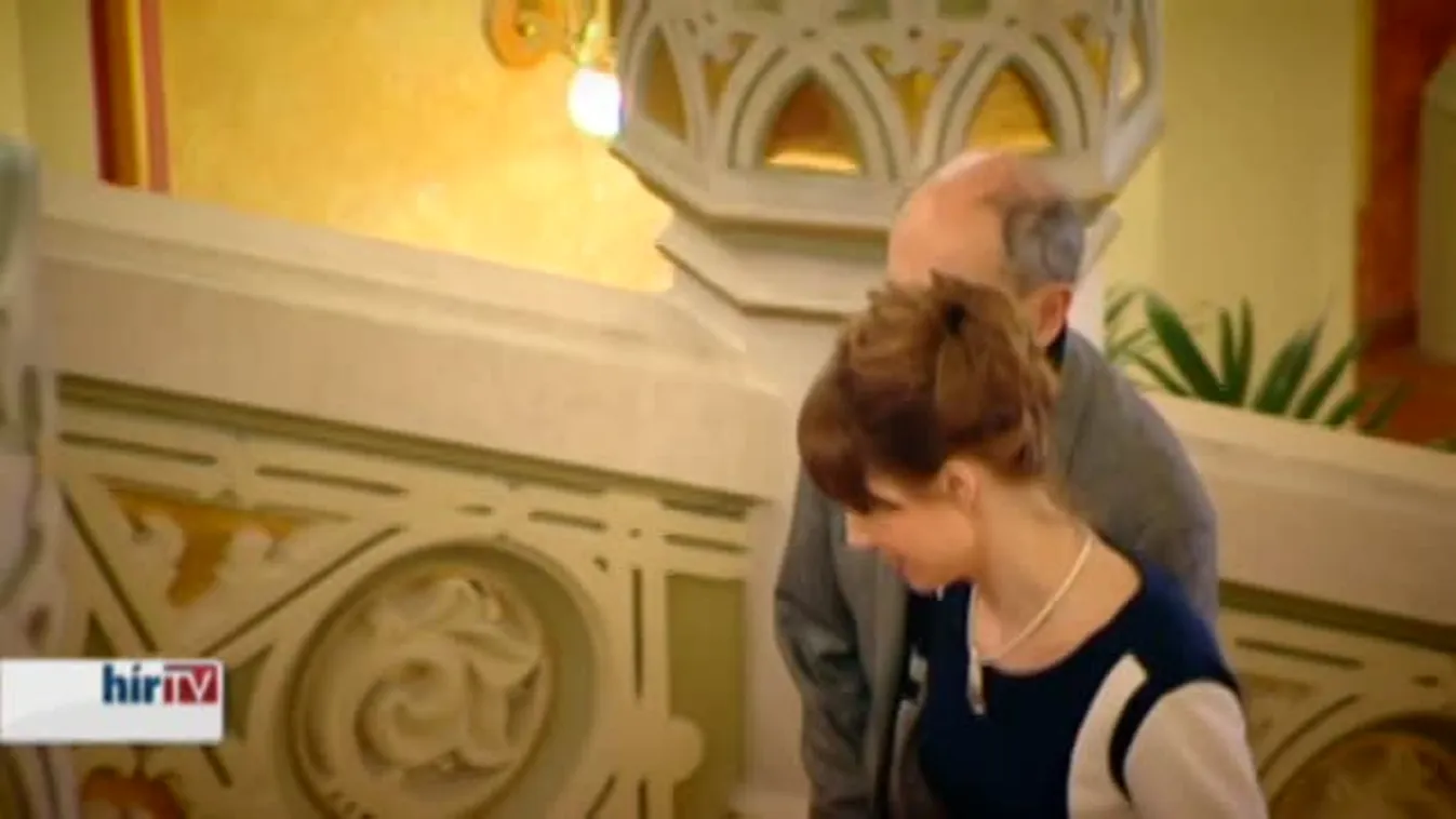 10 perc – „Az anyag életre kel”