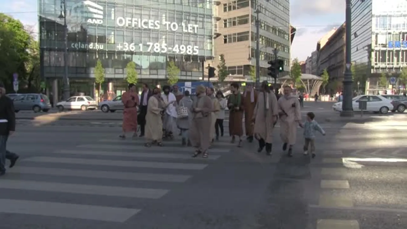 Jézus és tanítványai így vonultak be Budapestre