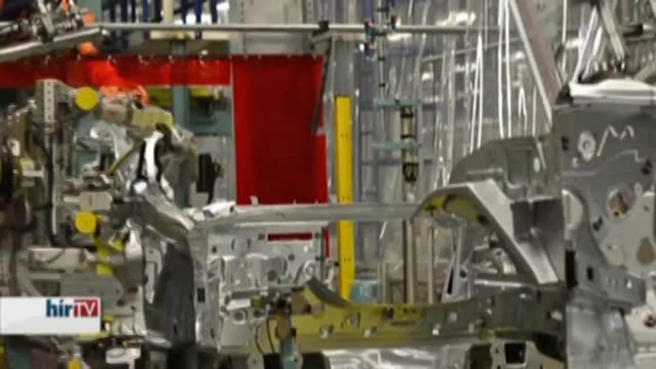 Már három műszakban gyártják a Mercedeseket Kecskeméten