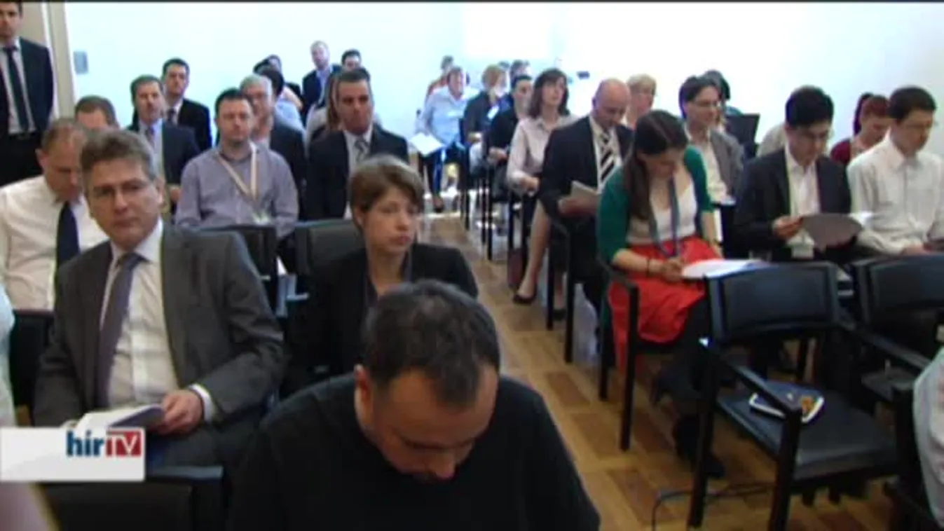 MNB: A fogyasztókra hárították a bankok a tranzakciós illetéket