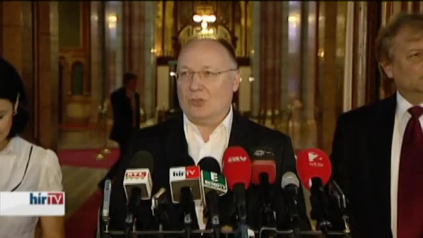 MSZP: pici előrelépés a devizahiteleseket segítő törvény