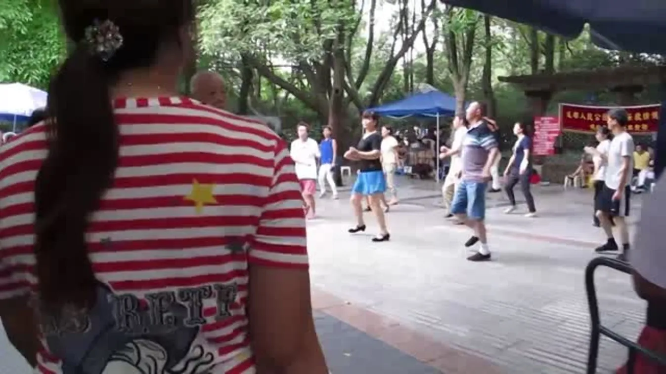 Mindennapi őrület a csengtui népparkban