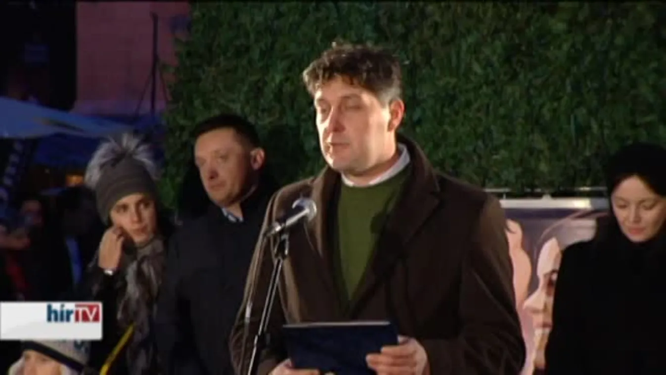 Megnyitott a belvárosi karácsonyi vásár