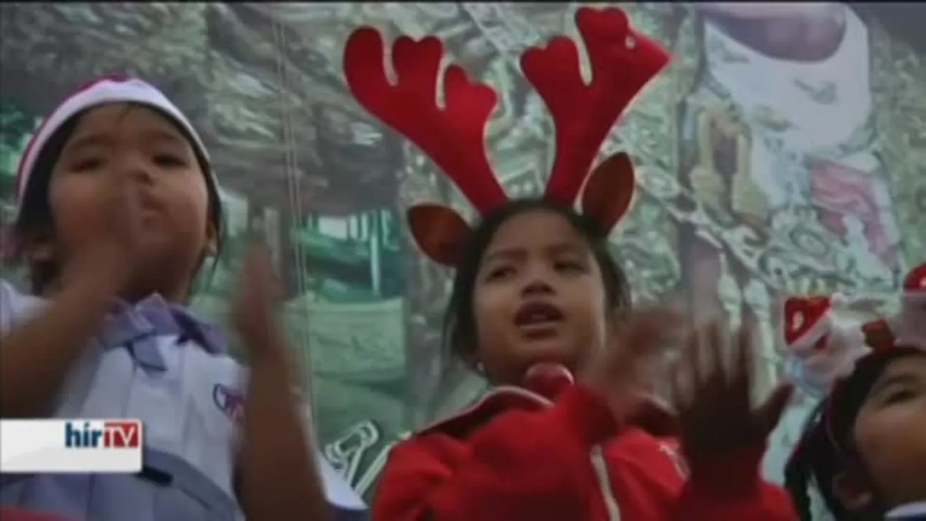 Elefántok osztják az ajándékokat Thaiföldön