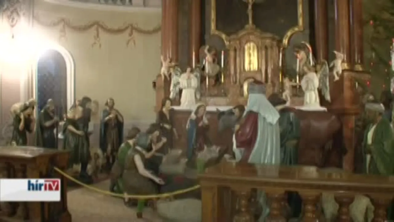 Életnagyságú fafigurákból állítottak betlehemet a pécsi Ferences Templomban