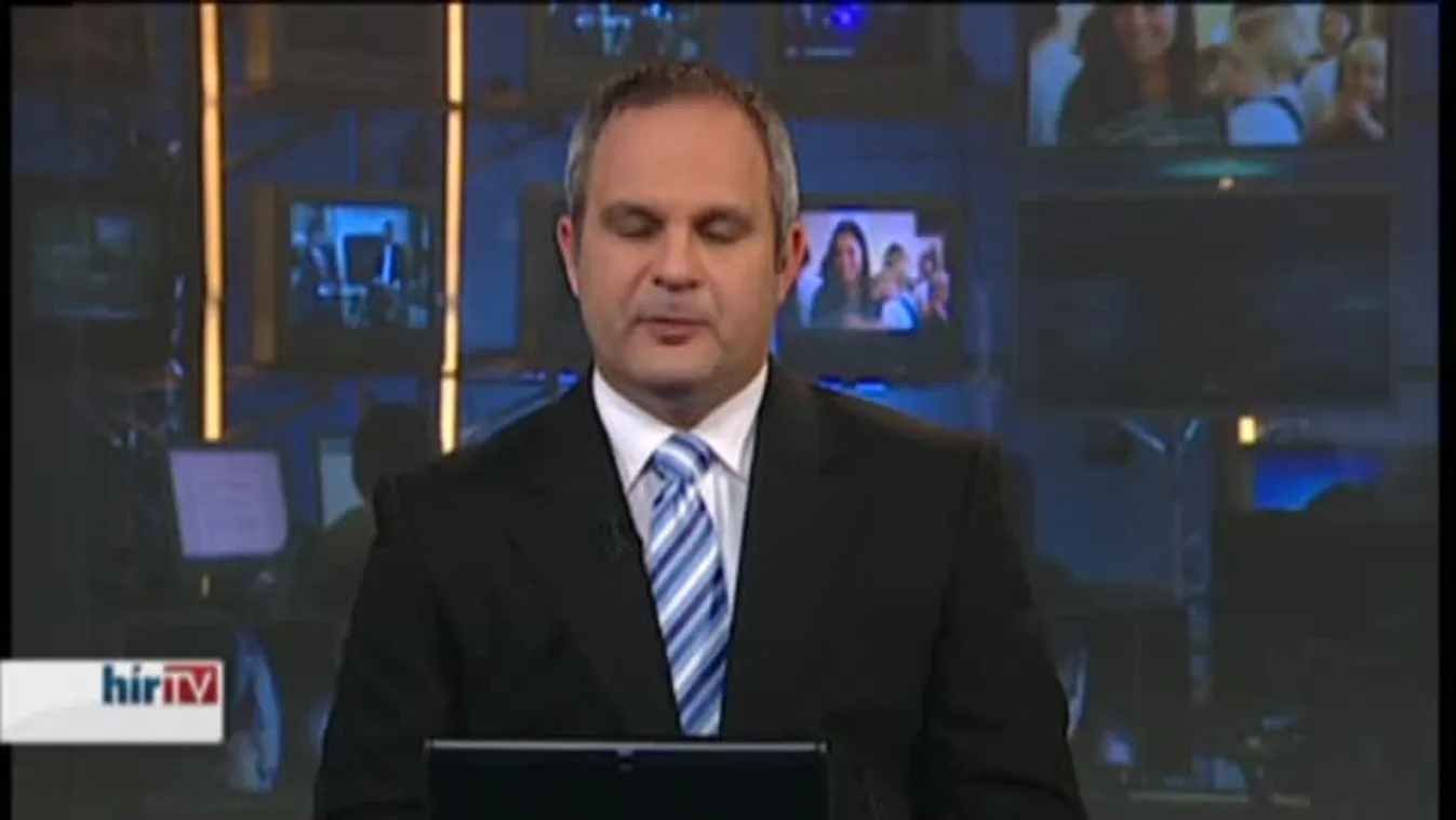 Levegőből érkezett a Mikulás a gyerekekhez