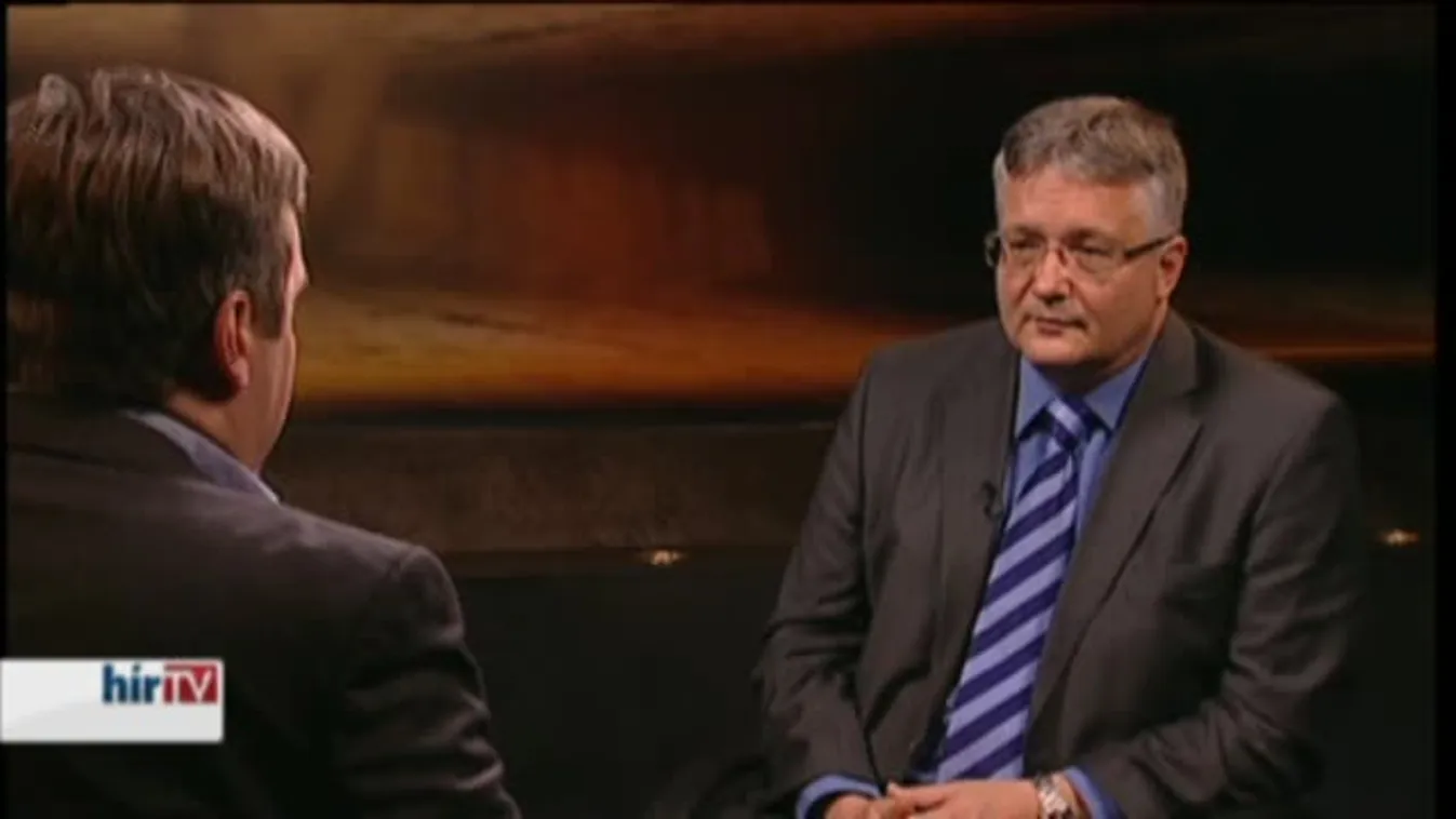 Versus – Vendég: L. Simon László