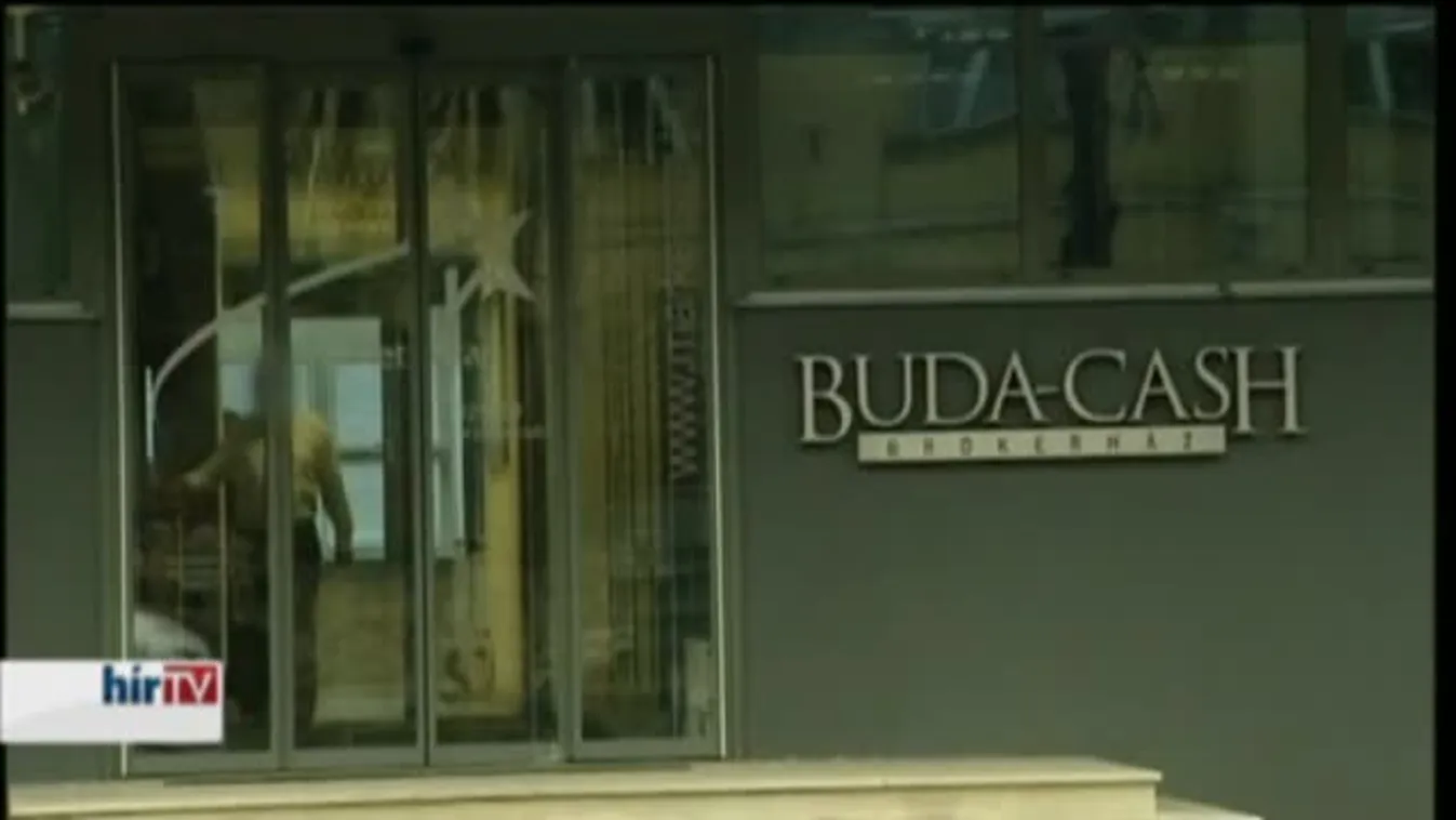 Hátizsákban vitték ki az iratokat - Bejelentkezés 10 órakor