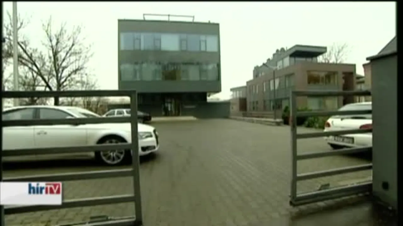 Titkosszolgák pénzei ragadtak benn