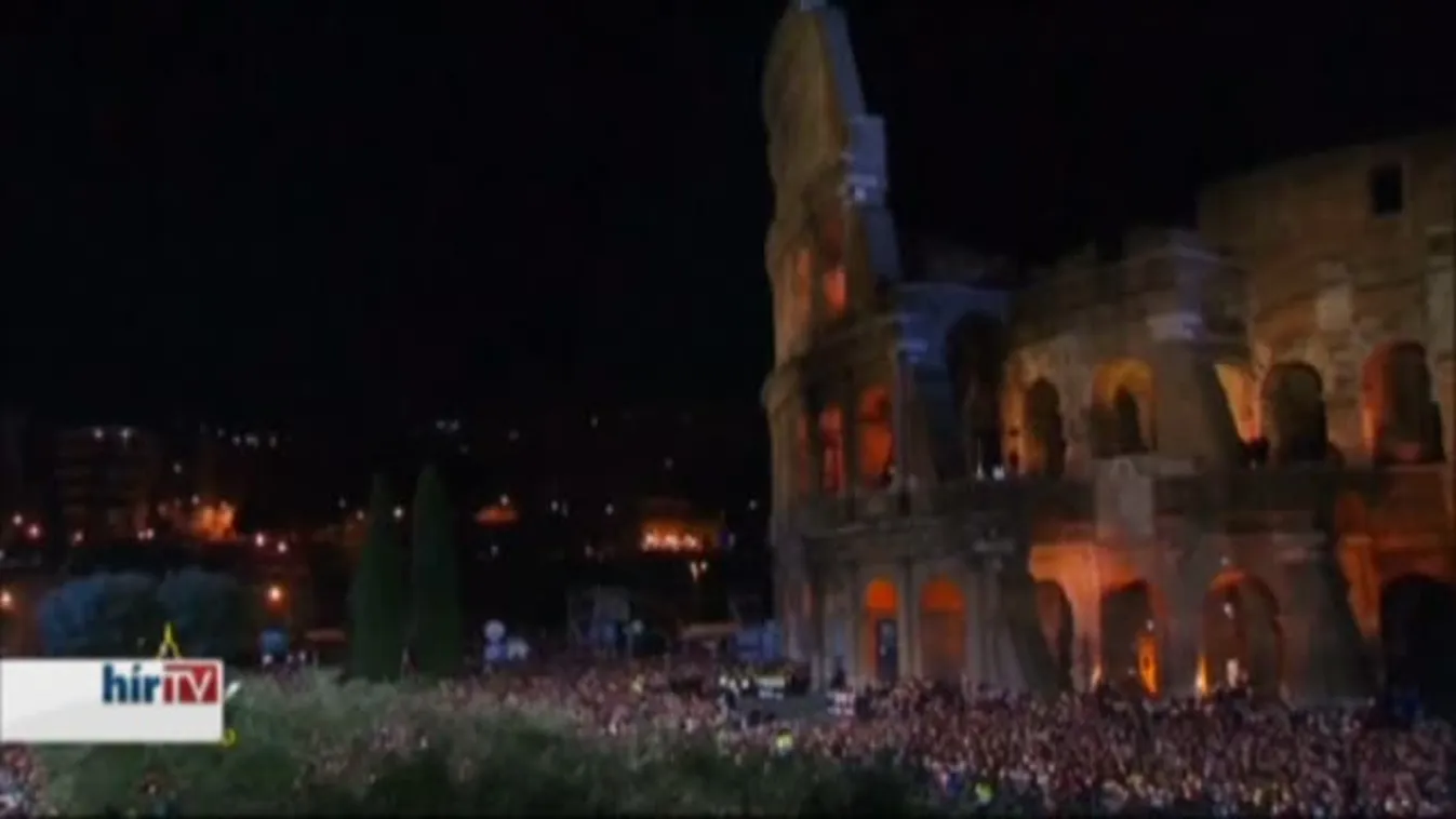 Nagypénteki keresztút a római Colosseumnál