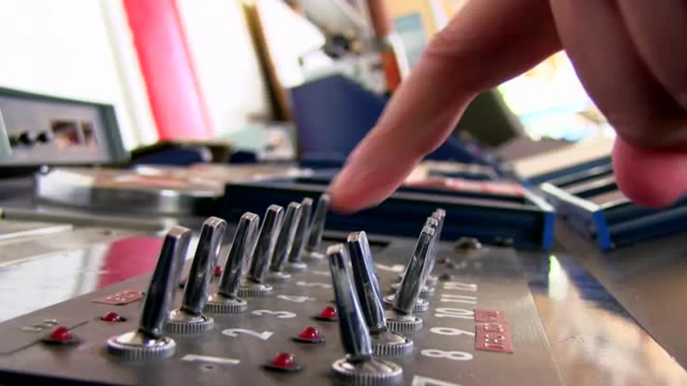 Több mint ötven korhű repülőt „lakoltatnak ki” május végén