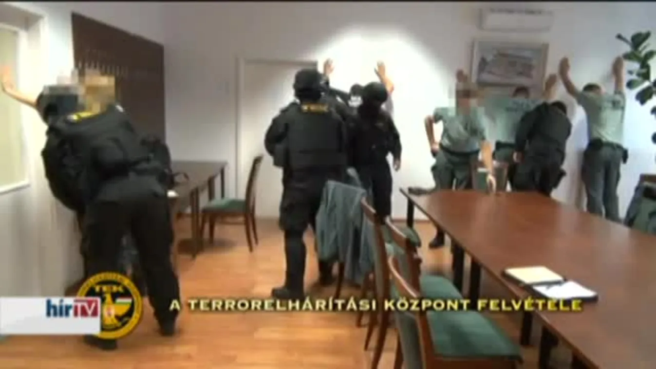 NAV-alkalmazottak segítették a cigicsempészeket