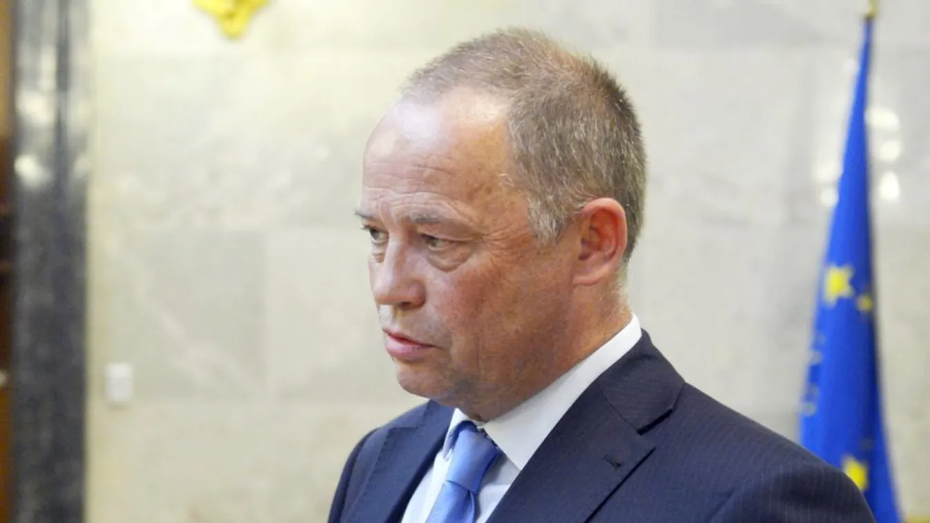 A miniszterelnök hergeli az Uniót – Szanyi Tibor