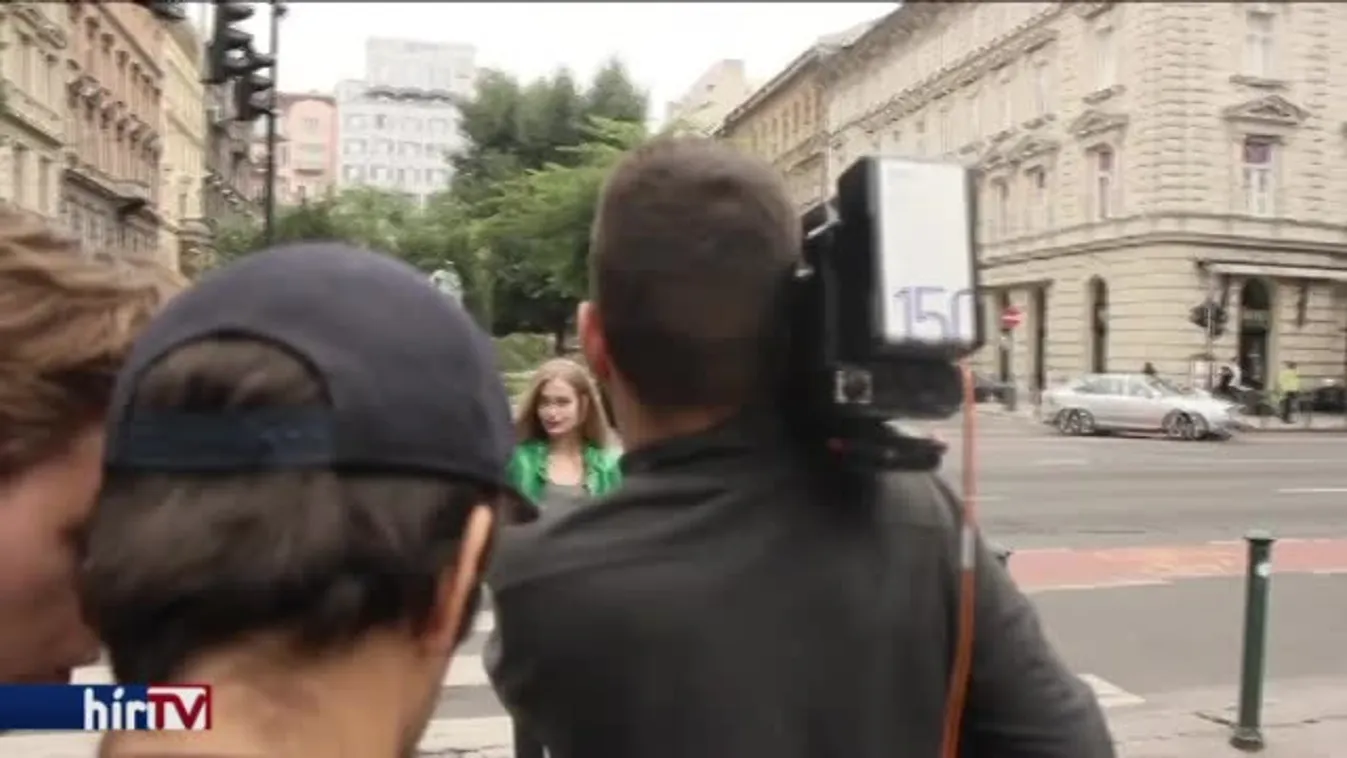 Reggeli járat –  Tükröt tart a szelfizésnek Boggie