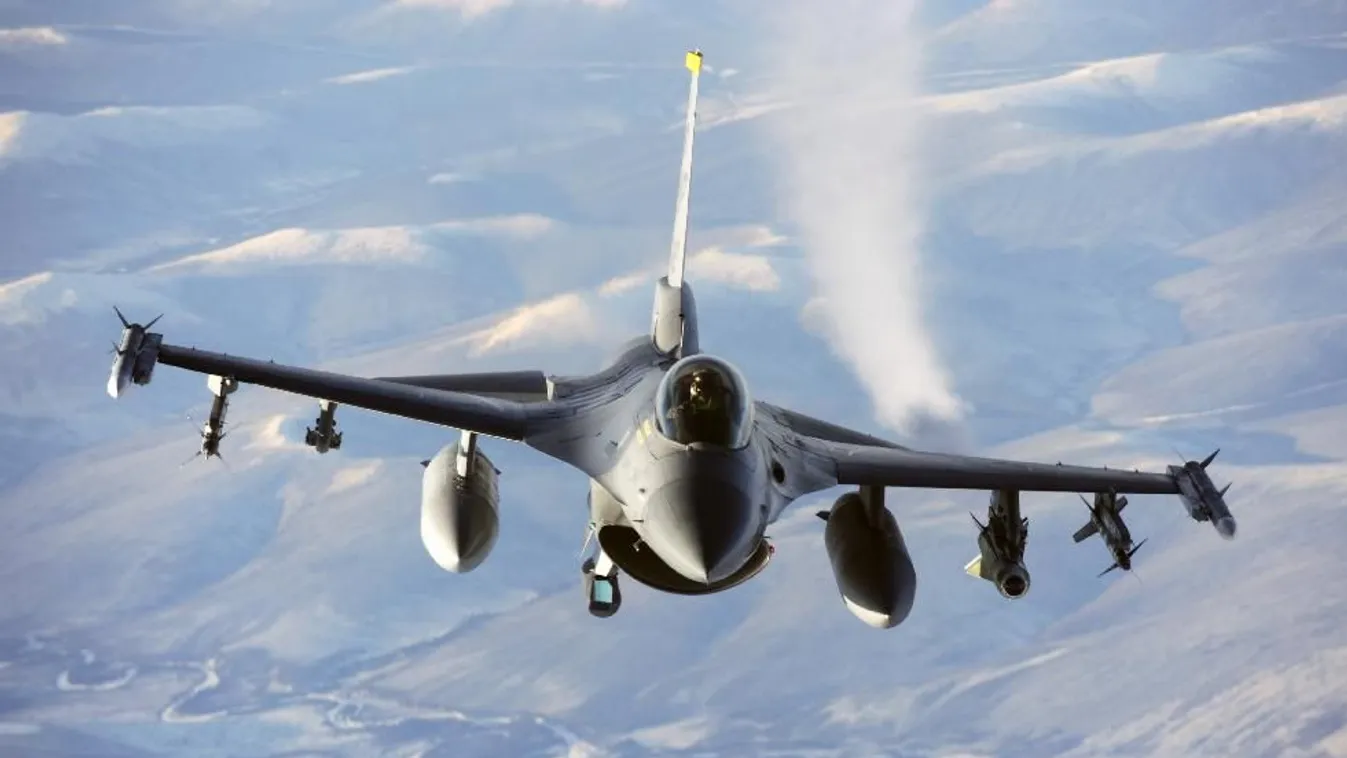 Franciaország a légicsapások folytatását ígérte