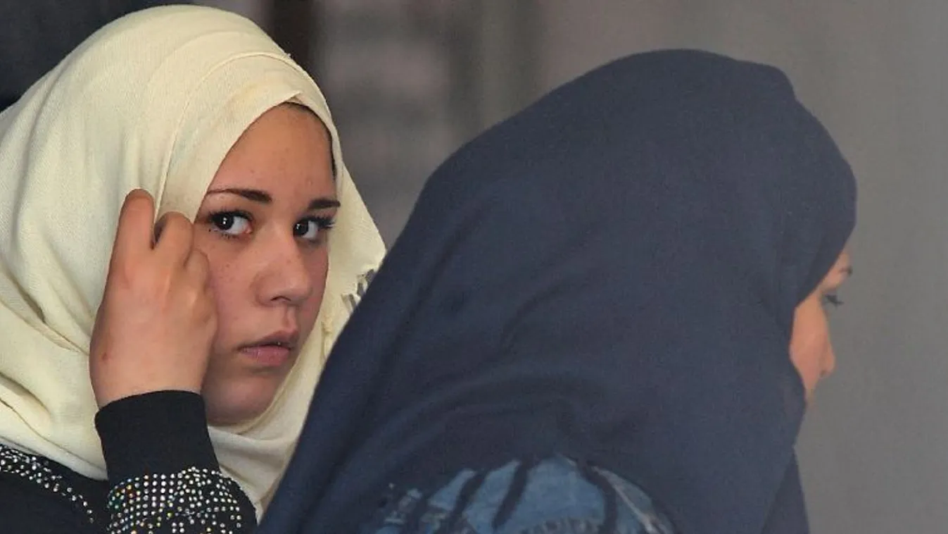 Tudnak a határzárról, de így is útnak indulnak