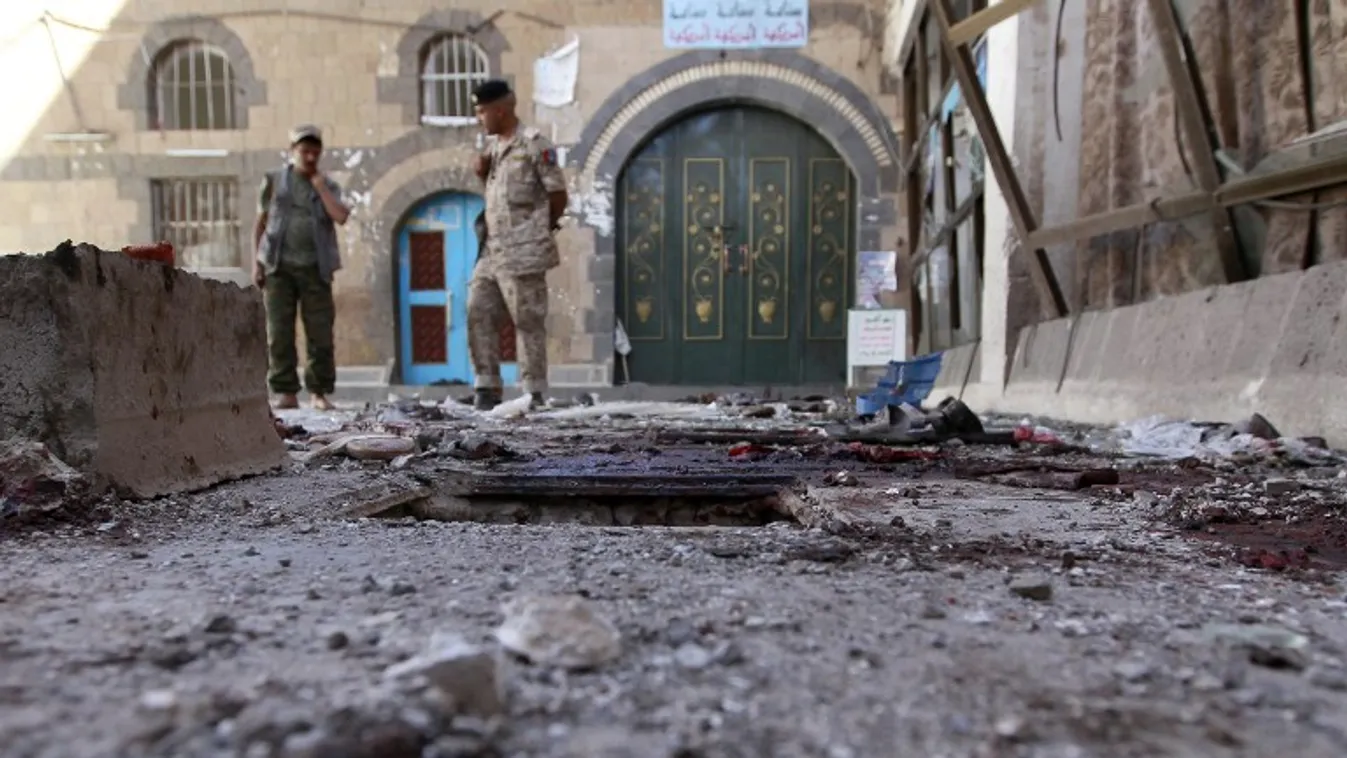 Véres merénylet egy jemeni mecsetben