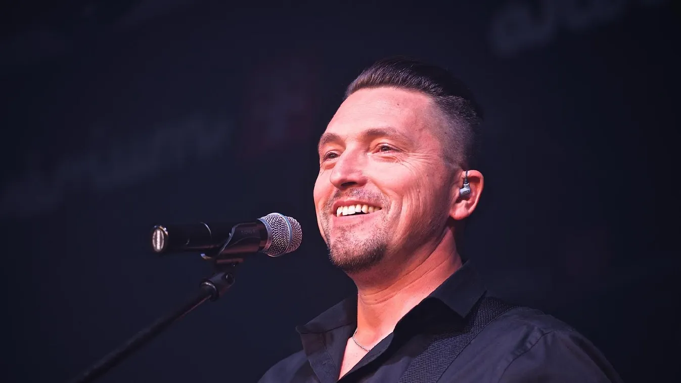 Képriport: Ákos zártkörű klubkoncerttel ünnepelt