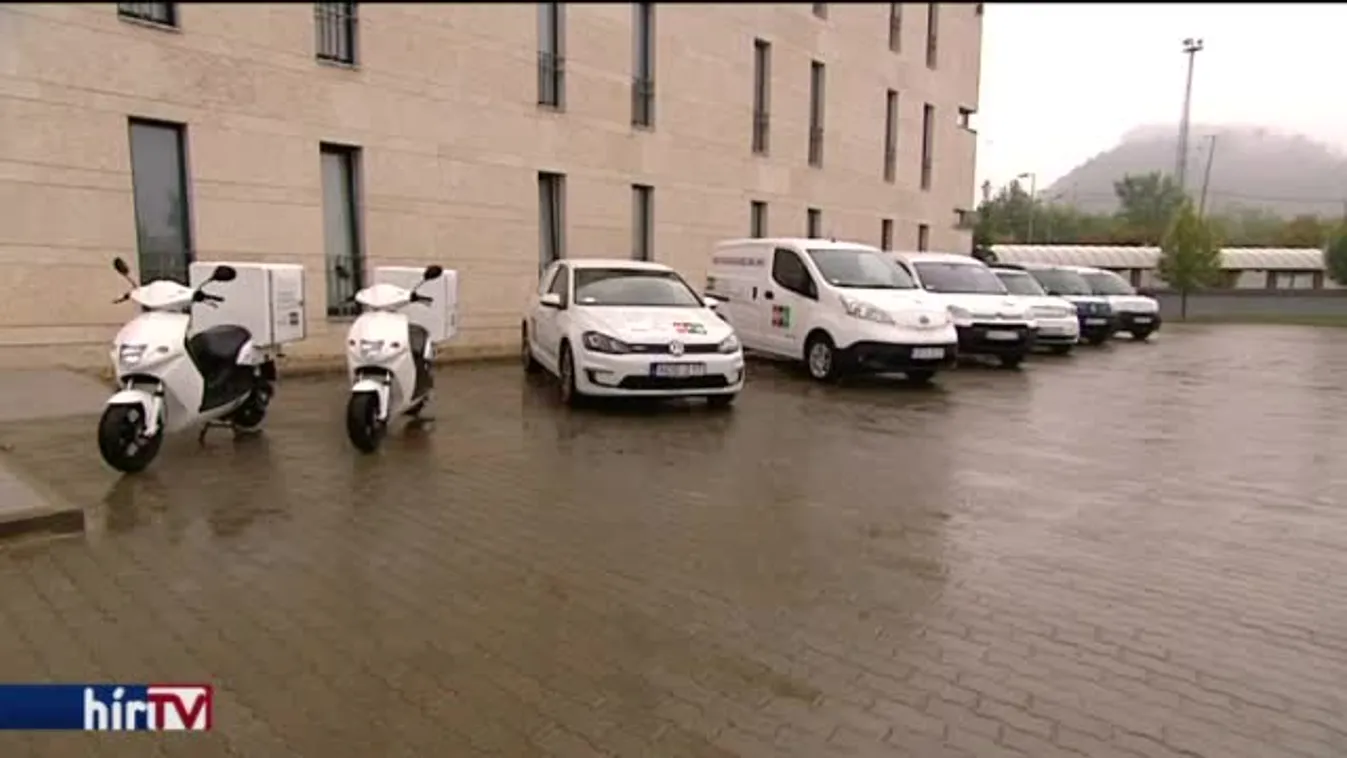 Elektromos autókat próbál ki a posta