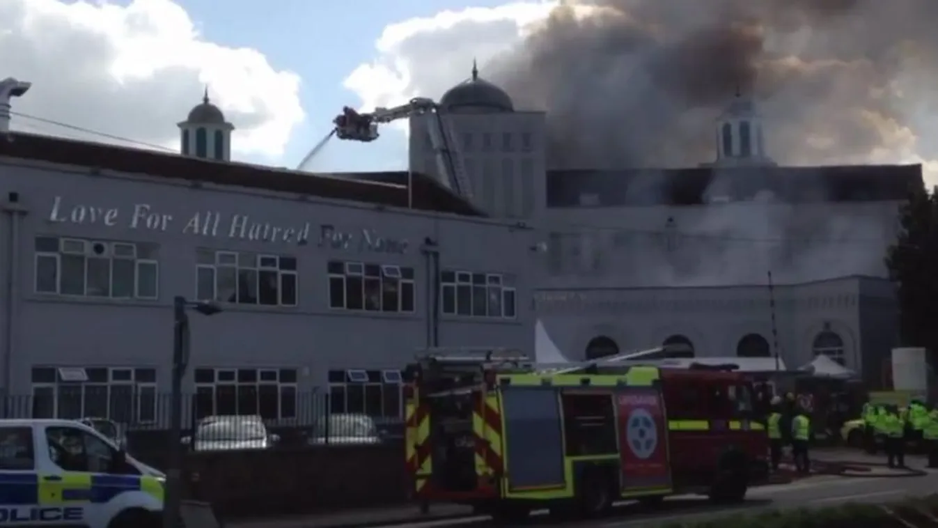 Kigyulladt Nyugat-Európa legnagyobb mecsete