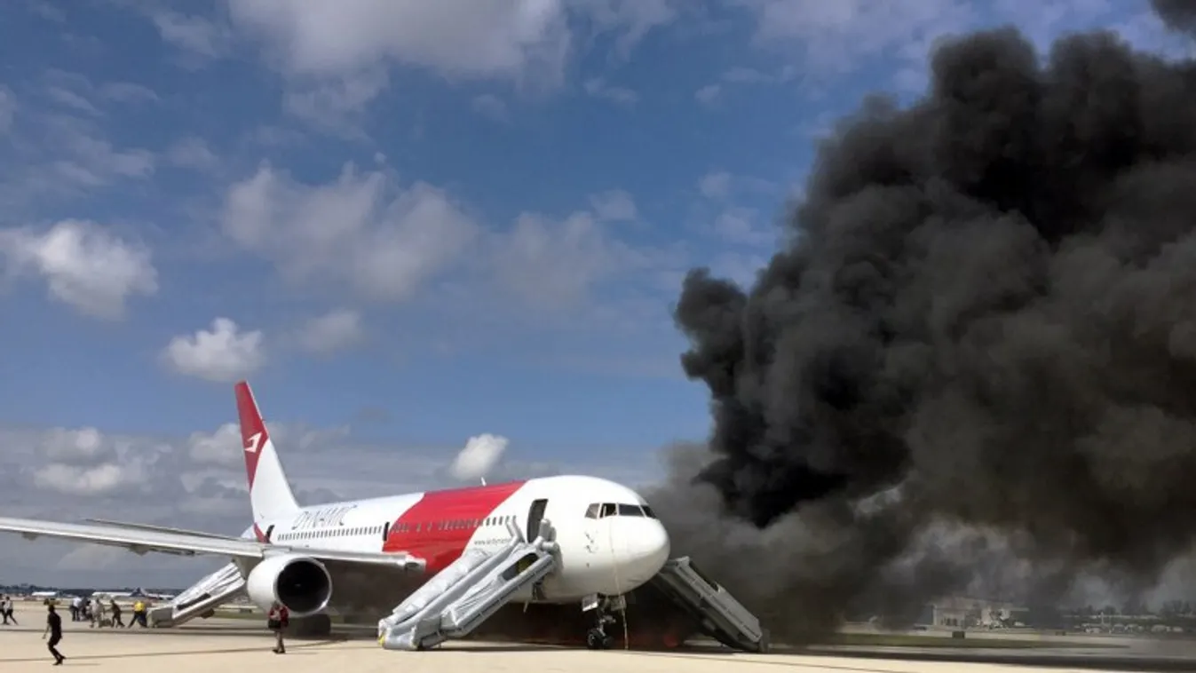 Lángba borult felszállás előtt az utasszállító