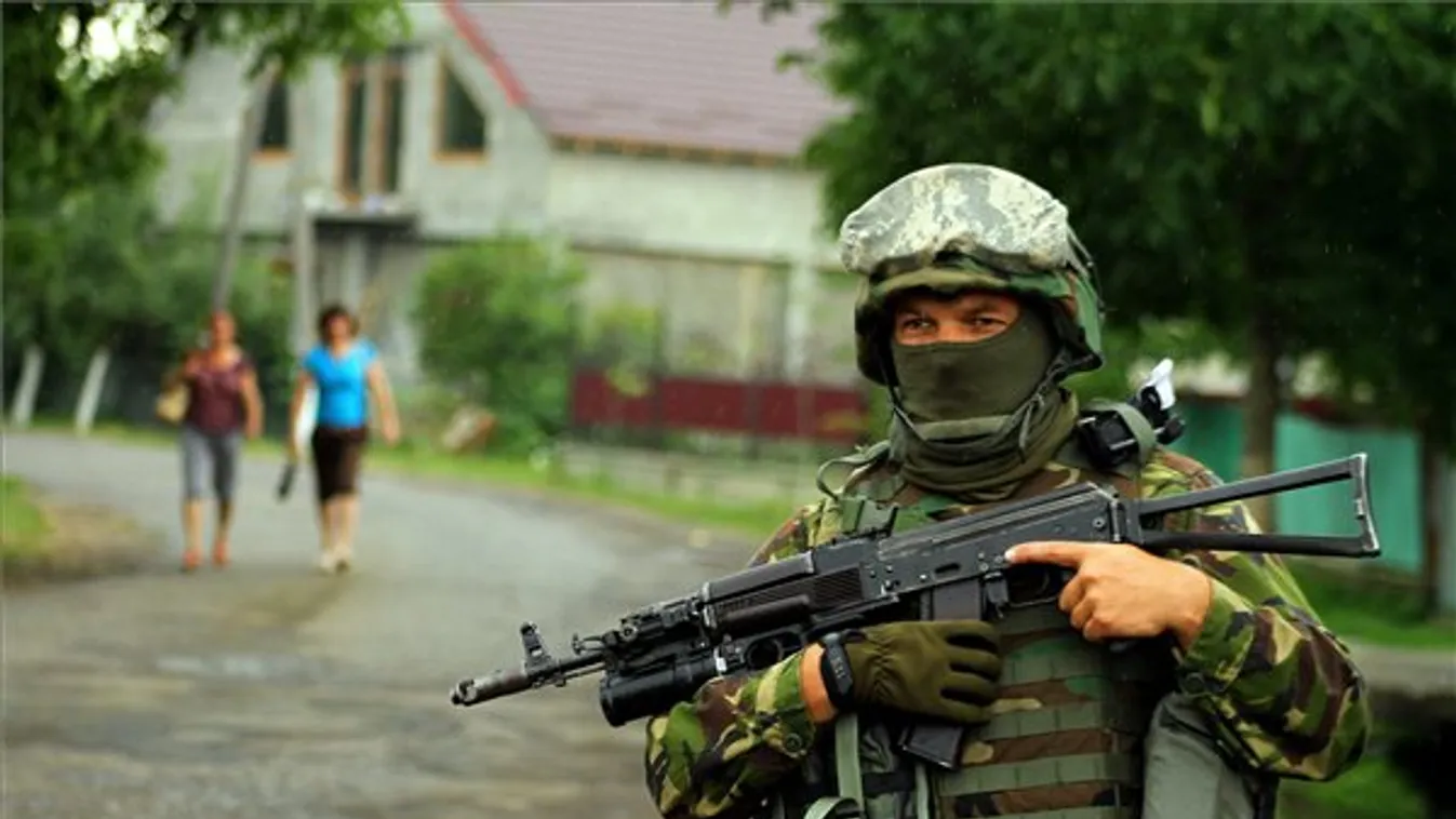 Gatyákban és melltartókban rejtegették a kenőpénzt