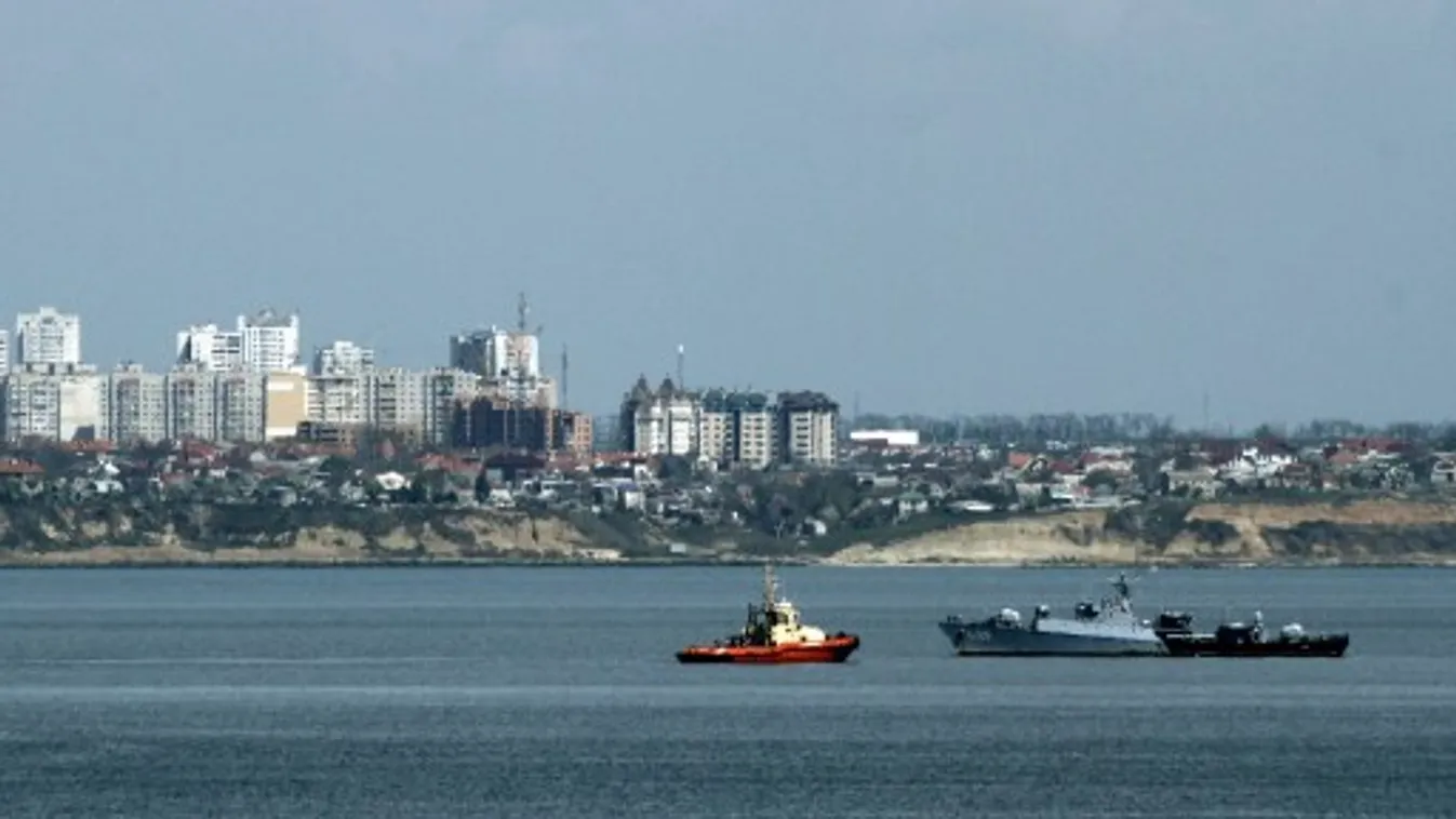 Tizenkét utast vitt a hullámsírba a sétahajó