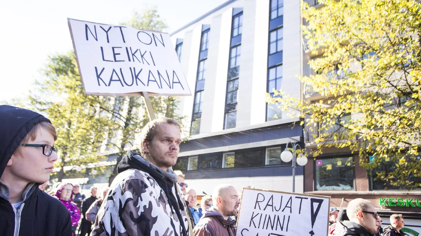 Ellene és mellette is tüntettek