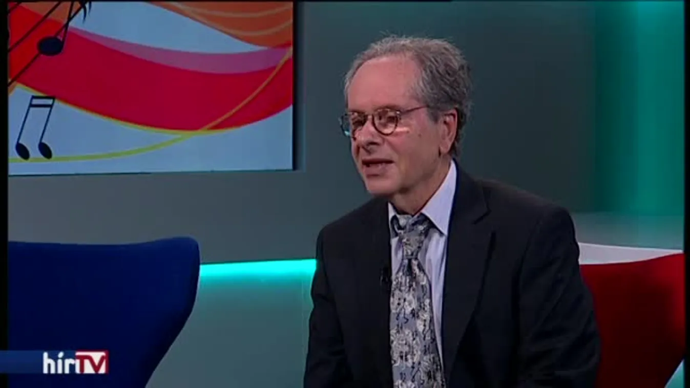 Reggeli járat – Pro Cultura Hungarica díjat kapott Hacki Tamás