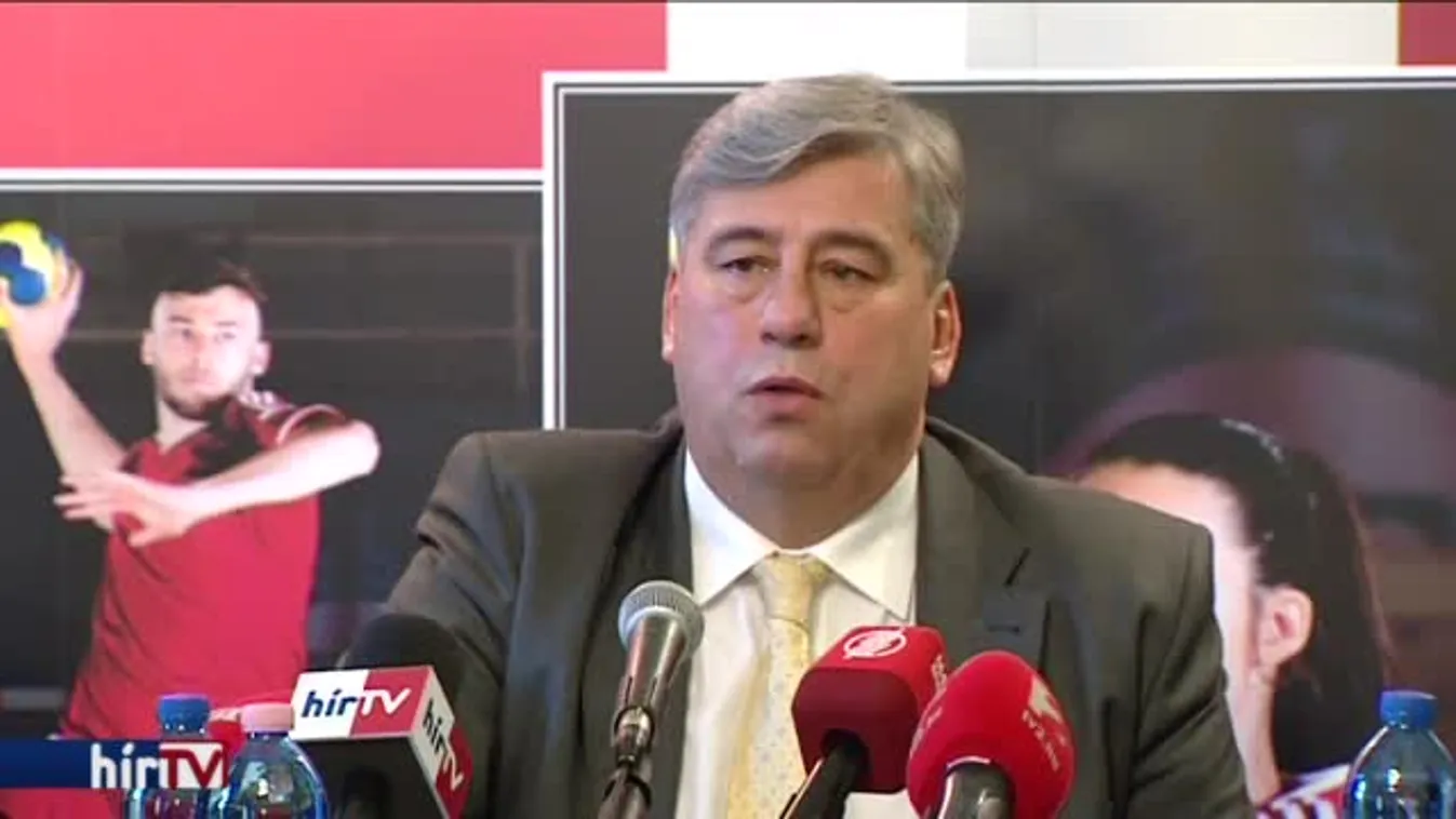 Már bontják a Testnevelési Egyetem leégett csarnokát