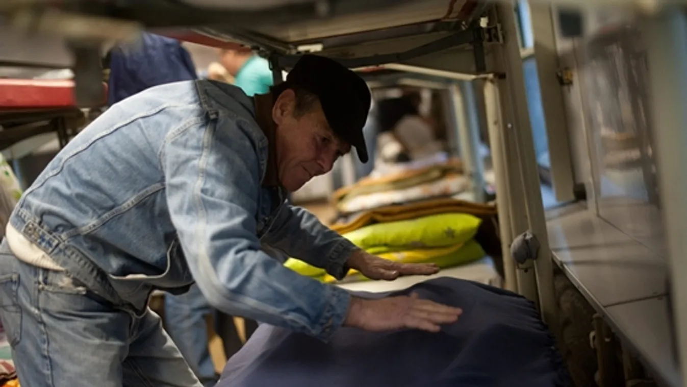 Téli nagyüzem a hajléktalanszállókon – Reggeli járat