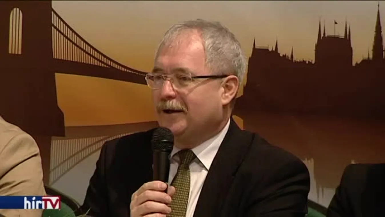 Hungarikumbolt nyílt a Vörösmarty téren