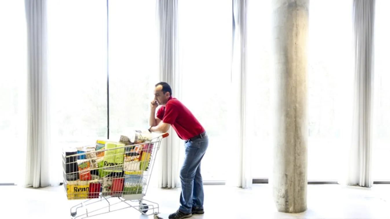 Bevásárlókocsiban ülve száguldoztak, egyikük szörnyethalt