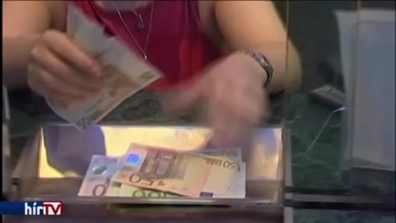 Eszméletlenül sok pénzt tartunk devizában
