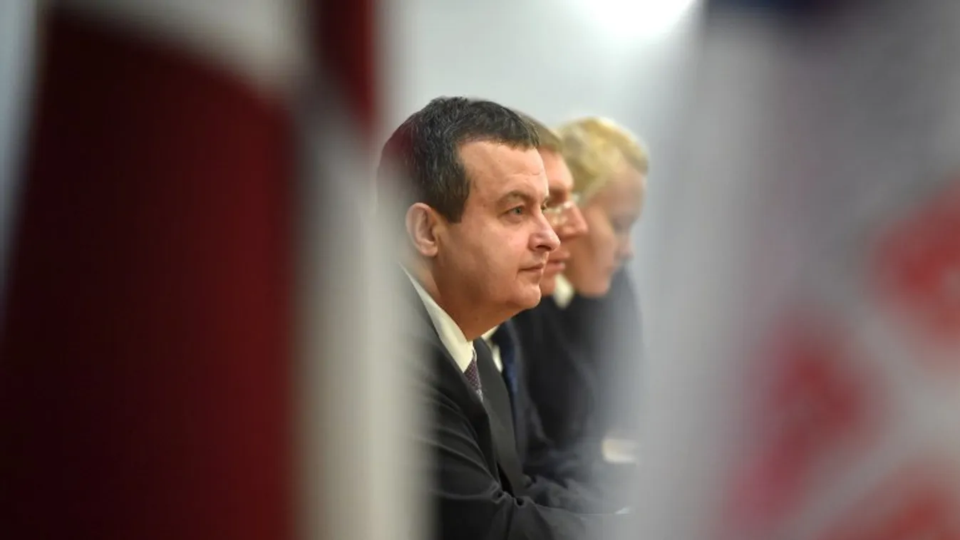 Megtámadták a szerb nagykövetség konvoját