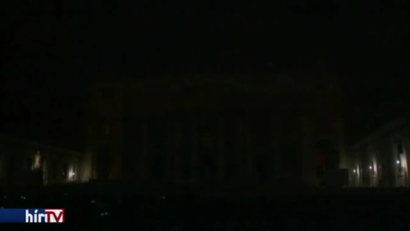 Vatikáni fényjáték a szentév és a klímacsúcs alkalmából